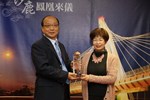 胡市長轉頒智慧城市獎優勝獎盃