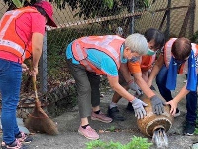 圍堵登革熱 中市環保局啟動清除孳生源計畫 照片1